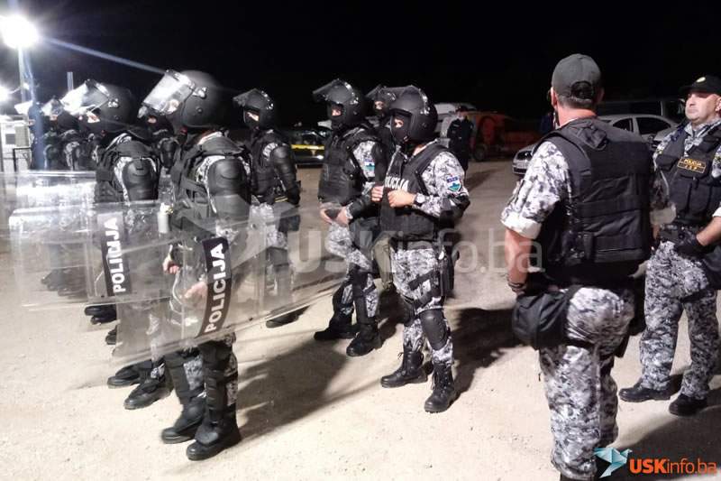 Migrantska kriza kulminira: Pobuna migranata u Krajini, policija pucala u zrak  (Video)